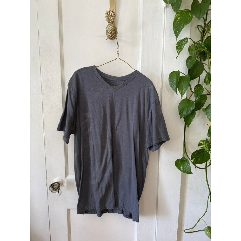 Men’s size X – large gray short sleeve T-shirt